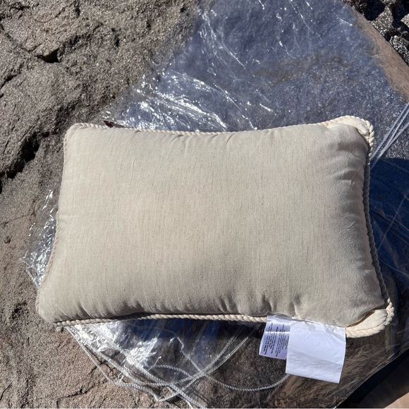 ⬇️St. Nicholas Square NWT Kohl’s Pillow 12”x18” Ivory Beaded Merry Christmas - Picture 6 of 9